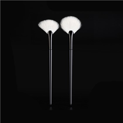 White Goat Hair Highlighter Fan Makeup Brush